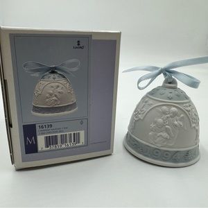1994 Lladro Christmas bell in mint/new condition with original box.